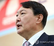 윤석열, '전두환 옹호' 논란.."헌법정신 망각" 주자들 맹공