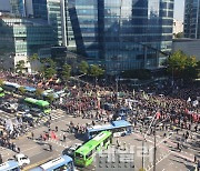 [포토]민주노총 대규모 집회 강행..서대문 일대 '마비'
