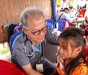 캄보디아서 15년간 현지인 치료..올해의 의료·사회 봉사자는?
