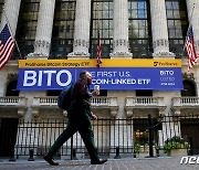 비트코인 ETF 첫날 거래액 10억달러 돌파..역대 ETF 흥행 2위(종합)