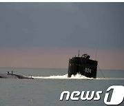 SLBM '실전 배치' 여부에 촉각..북한 '5년 전 잠수함' 공개의 함의는?