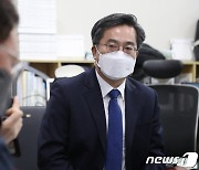 충북 찾은 김동연, '충청권·3지대 대망론' 군불