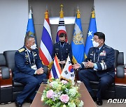 박인호 공군참모총장 '태국 공군선임전문연구위원과 대담'