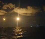 군산 어청도 해상서 239t 중국어선 침몰..7명 실종·8명 구조