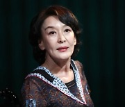 윤석화 46년 연극인생.."내 돈 들여 죽을만큼 열심히" 무대에 선다