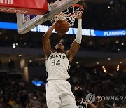 [NBA] 밀워키, 개막전 23점차 대승..아데토쿤보 32점 14리바운드 1스틸 2블록