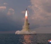 南 'SLBM 잠수함' 발사 성공 의식했나?..北 "5년 전 이미 성공" 강조