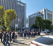 [포토뉴스] 경찰청 앞 도로도 '무법지대'..민주노총 집결 중