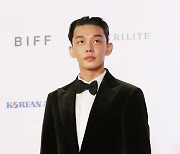 유아인, 이정재·이승기 이어  '2021 AAA' 참석 확정