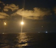 [속보]군산 해상서 전복된 중국어선 선원 4명 구조..1명 생존·3명 사망