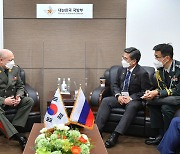 서욱 국방장관, 러시아지상군사령관 접견