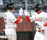 '5강 티켓 전쟁' SSG, 패배 위기 때 최정 401번째 홈런 터졌다 [오!쎈 인천]