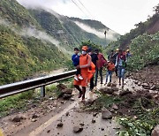 폭우 내린 인도·네팔서 대규모 홍수·산사태 발생..116명 사망