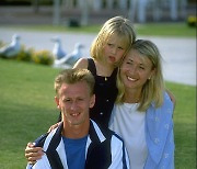 세계랭킹 1위 넬리 코다, 테니스 선수 출신 아버지와 가족 이벤트 대회 출전
