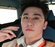 영탁, '서울드라마어워즈 2021' 시상식 축하공연 나서