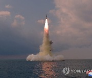 북한 "신형 SLBM 잠수함서 발사" 확인..김정은 불참