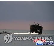북한 "신형 SLBM 잠수함서 발사" 확인..김정은 불참