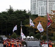광주 도심 행진하는 민주노총 조합원들
