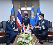 박인호 공군참모총장, 외국군 공군 대표와 회의