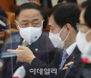 [포토]홍남기-이주열, '어떤 대화 나누나'