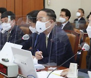 홍남기 "조선업 금융지원 적극 검토..52시간 예외 협의"