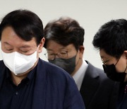 '전두환 옹호' 윤석열, '광주비하' 주동식 임명 날 사의 수용