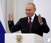 러시아 하루 확진 3만명 넘어 '최악'..푸틴, 9일간 유급 휴무령