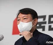 [뉴스1 PICK]윤석열, '전두환 발언' 유감 표명.."호남인들 화나게 하려는 얘기 아냐"