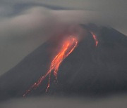 인도네시아 므라피 화산 폭발