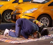 생존 위기에 시위하는 뉴욕 택시기사들