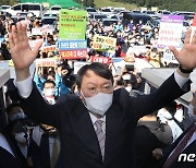 尹 '전두환 옹호' 발언에 민주당 울산시당 "저렴한 역사 인식"