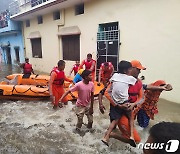인도·네팔 폭우 지속..사망자 200명 넘어서고 관광객 등 실종·고립