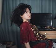 '구경이' 이영애, 경찰 제복→은둔형 외톨이 공개
