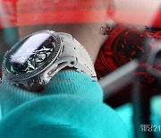 로저 드뷔, 세계 최초로 세라믹 복합 섬유 소재 적용한 '엑스칼리버 아벤타도르 S' 제안