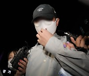 검찰, '퇴직금 50억원' 곽상도 아들 뇌물 혐의 피의자 조사