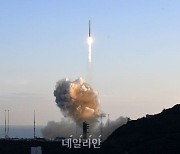 첫 한국형 발사체 '누리호' 발사..우주로 첫 걸음