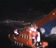 독도 선박 전복사고 이틀째..선원 9명 중 3명 구조, 선장 사망