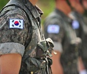 "이 XX가 미쳤나" 병사 얼굴에 소주 뿌린 중대장..軍 "조사 중"