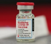 미 FDA, 모더나·J&J 코로나19 백신 부스터샷 승인