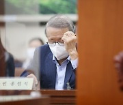 '채용 성차별' 의혹 남양유업 홍원식 회장 "잘 모르는 일" 일관