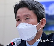 [포토]이인영 장관, "이재명 후보 대북정책, 친북 아닌 실용적 노선"