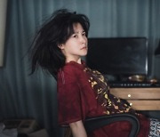 '구경이' 이영애, 각 잡힌 경찰 제복 자태 '180도 다른 과거 모습'