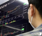 "비트코인 연내 1억 넘긴다"..ETF 상장에 관련주까지 '들썩'