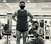 '-30kg' 조세호, 쫙 갈라진 허벅지 근육..거울 앞 몸매 자랑