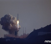 [사진] "가자 우주로" 한국형 발사체 누리호 발사 순간