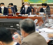'대장동 국감' 된 정무위, 野 '하나은행 배임 의혹'·'특정금전신탁' 등 비판