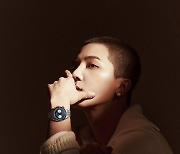 송민호, 머리 밀고 색다른 느낌 [화보]