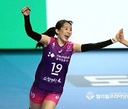 블로킹 성공시킨 김미연.