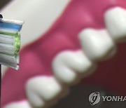 칫솔·치실 위생관리 강화..공산품→구강관리용품 지정