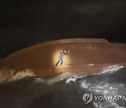 [1보] 독도 해상 전복 어선 외국인 선원 2명 구조
